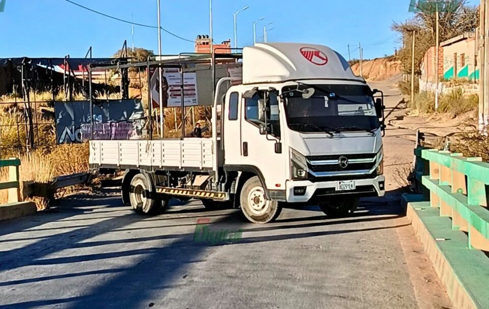 Camión bloqueando Villazón
